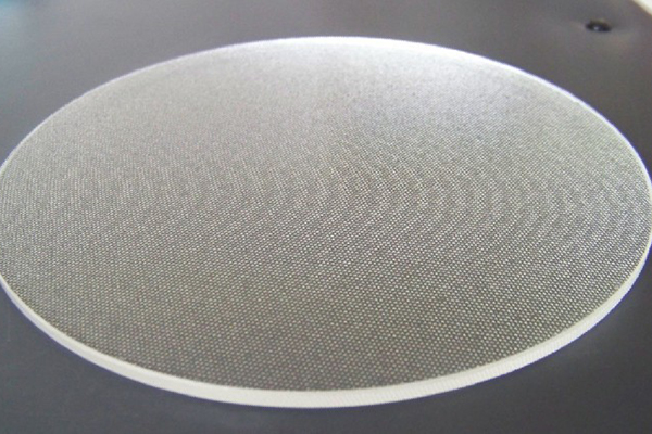 Ultra-White Patterned Solar Glass