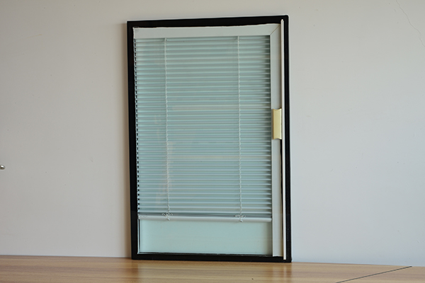 Louver insulated glass